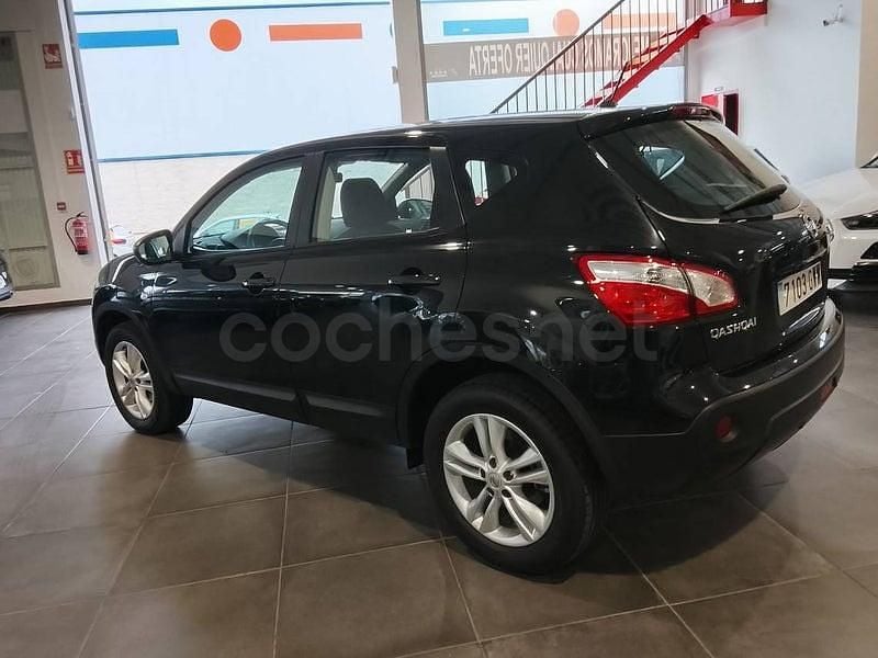 Usado Nissan Qashqai Visia 150 CV (110 kW) 2010 Negro SUV