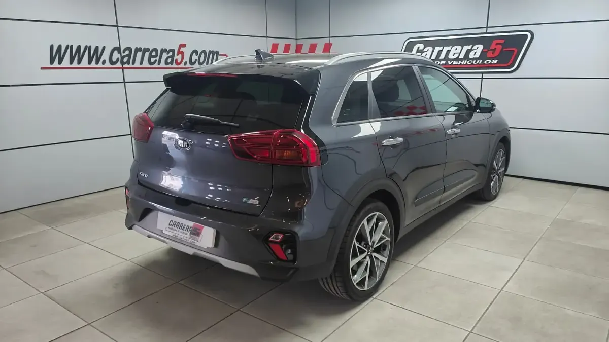Usado Kia Niro 141 CV (103 kW) 2021 Gris SUV