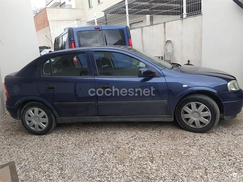 Usado Opel Astra Comfort 100 CV (73 kW) 2000 Azul Berlina