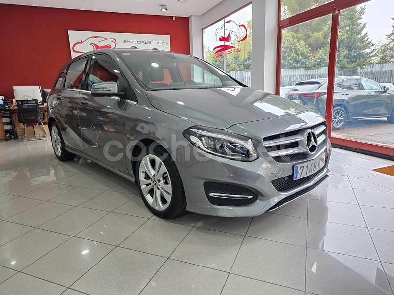Usado Mercedes B200 150 CV (110 kW) 2019 Gris Monovolumen