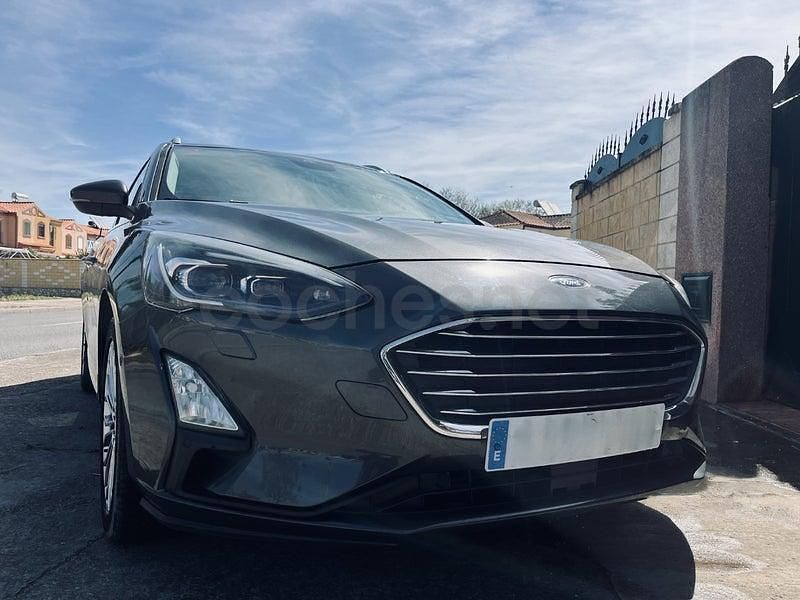 Usado Ford Focus Titanium 125 CV (91 kW) 2019 Gris / plata Familiar
