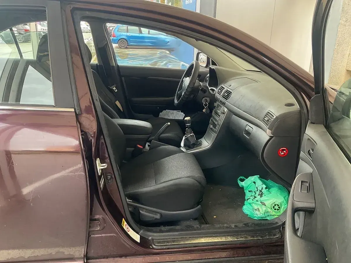 Usado Toyota Avensis Sol 126 CV (92 kW) 2008 Negro Berlina