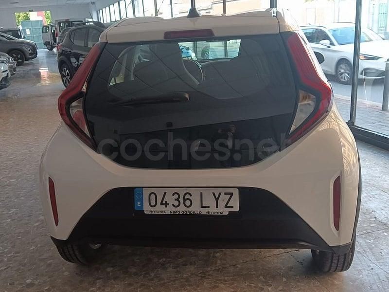 Usado Toyota Aygo X Edition 72 CV (52 kW) 2022 Blanco SUV