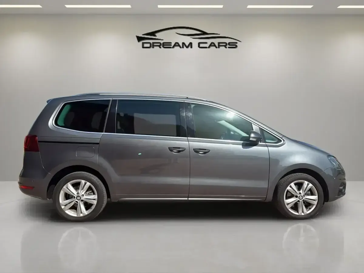 Usado Seat Alhambra XCELLENCE 150 CV (110 kW) 2022 Gris plata Monovolumen
