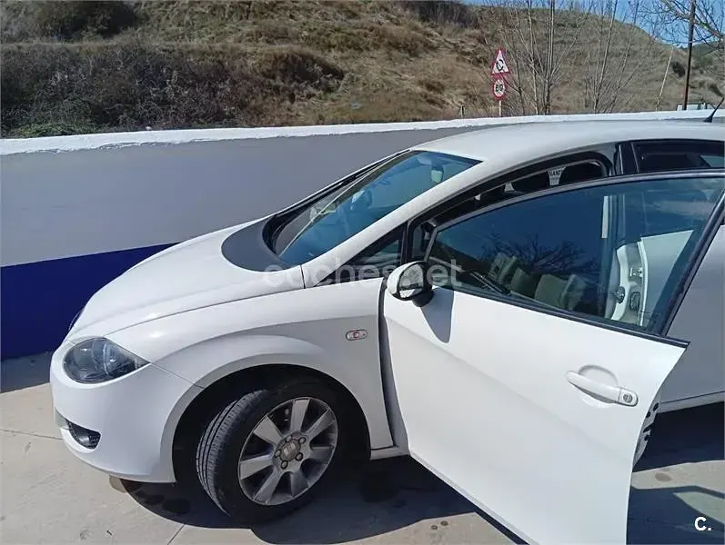 Usado Seat Leon Ecomotive 105 CV (77 kW) 2008 Blanco Utilitario