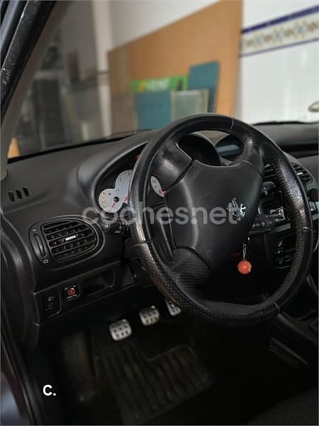 Usado Peugeot 206 70 CV (51 kW) 2007 Azul Berlina
