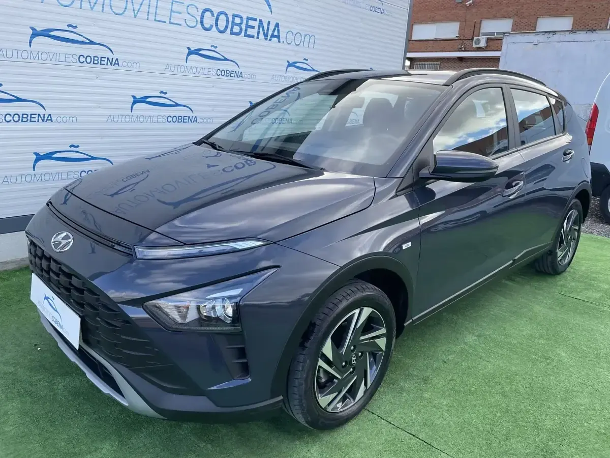 Usado Hyundai Bayon 100 CV (73 kW) 2023 Gris SUV