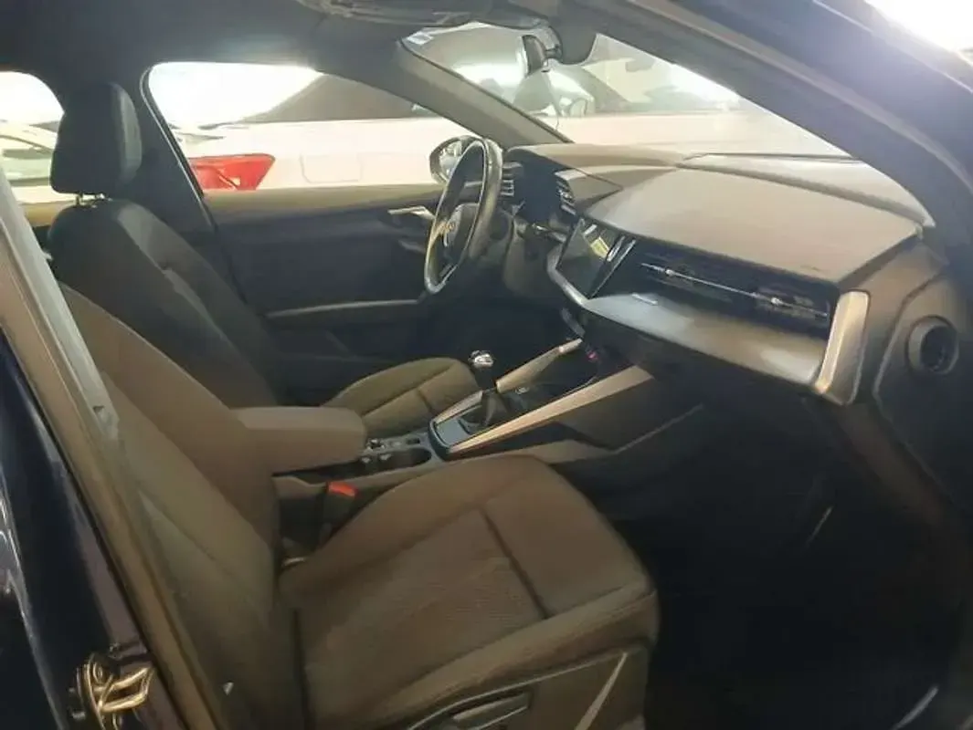 Usado Audi A3 110 CV (80 kW) 2023 Azul Berlina