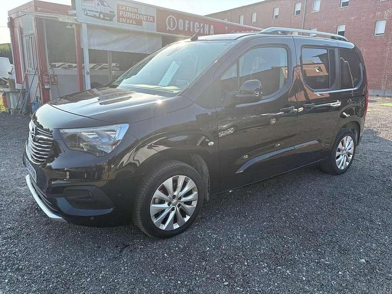 Usado Opel Combo Elegance 129 CV (94 kW) 2021 Negro Monovolumen