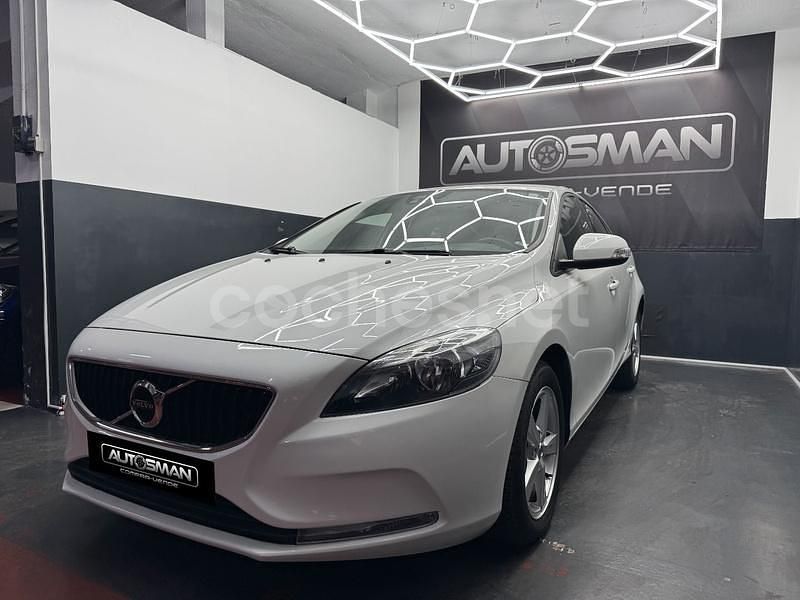 Usado Volvo V40 Kinetic 120 HP (88 kW) 2017 Branco Sedan