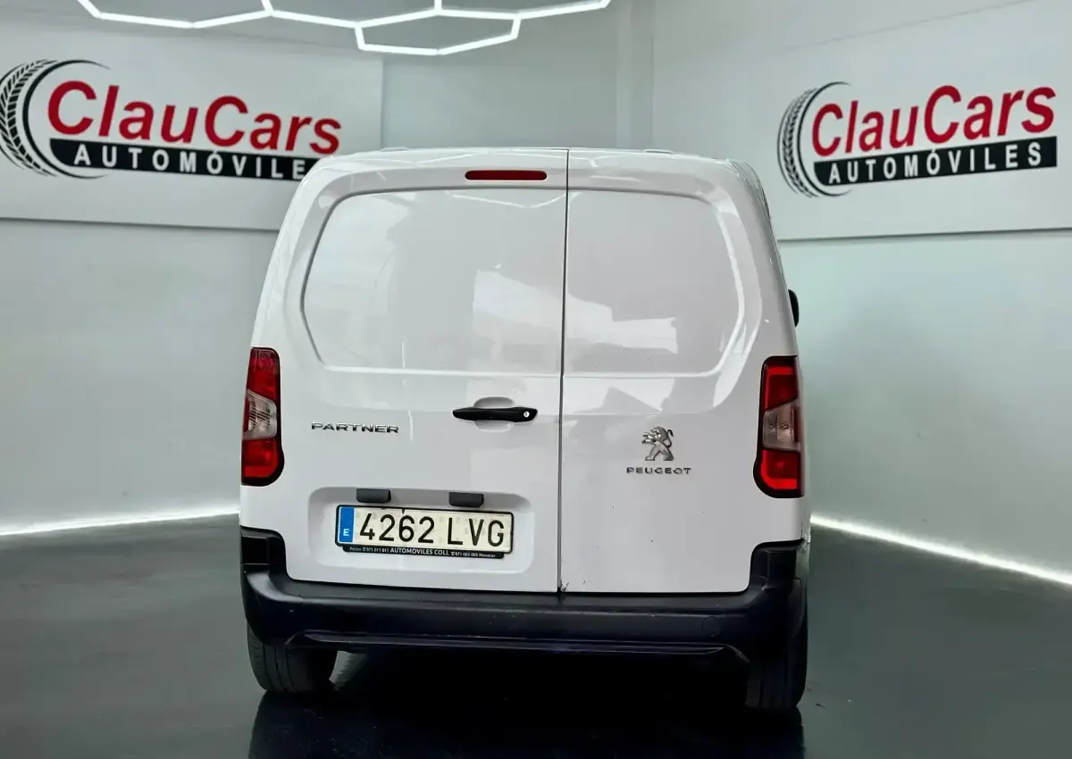 Usado Peugeot Partner Premium 100 CV (73 kW) 2022 Blanco Monovolumen