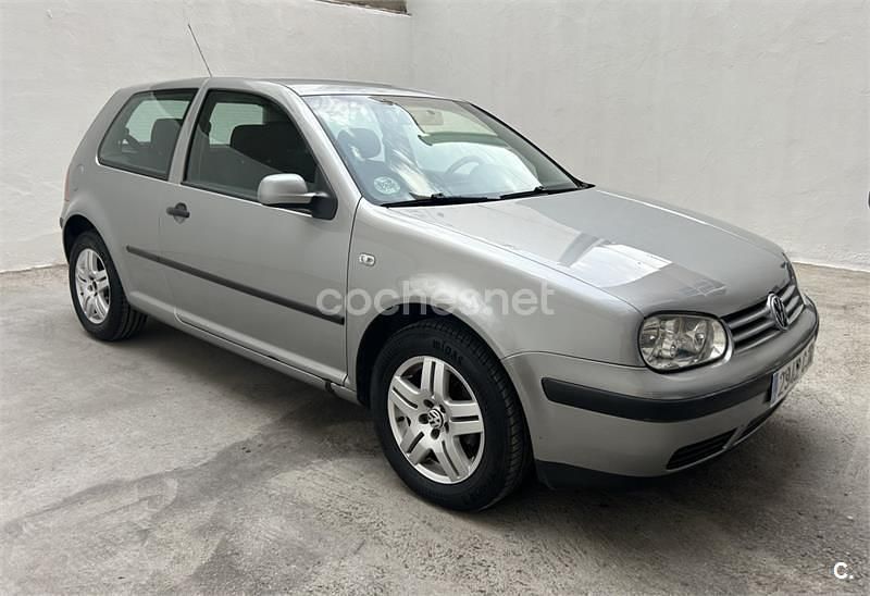 Gris / plata Usado 2003 VW Golf IV Highline Berlina | 2900 € (Precio justo) - Imagen 1/4
