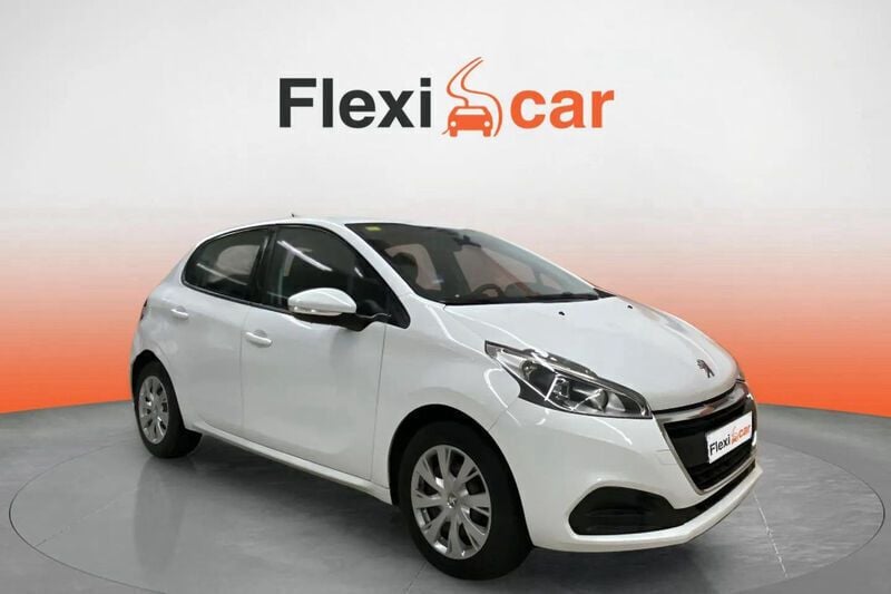 Blanco Usado 2018 Peugeot 208 Active Utilitario | 7970 € (Precio justo) - Imagen 1/4