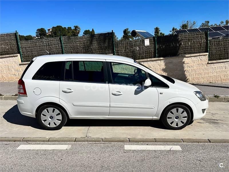 Usado Opel Zafira Enjoy Plus 110 CV (80 kW) 2012 Blanco Monovolumen