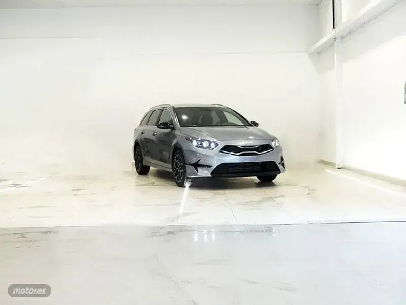 Usado Kia Ceed Sportswagon Style 120 CV (88 kW) 2024 Gris Familiar