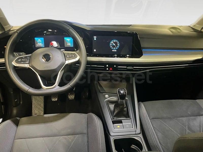 Usado VW Golf VIII Life 150 CV (110 kW) 2022 Azul Berlina