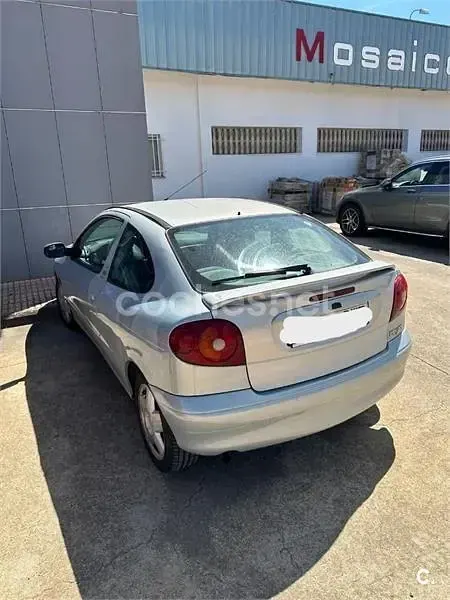 Usado Renault Mégane Coupé Sportway 95 CV (69 kW) 2002 Gris / plata Coupe