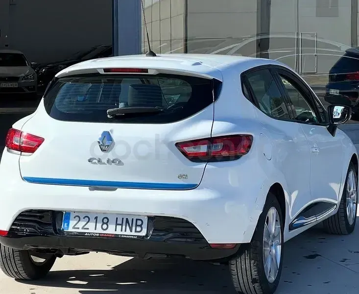 Usado Renault Clio IV Dynamique 90 CV (66 kW) 2013 Blanco Berlina