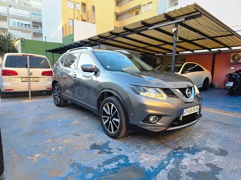 Usado Nissan X-Trail Tekna 130 CV (95 kW) 2016 Gris / plata SUV