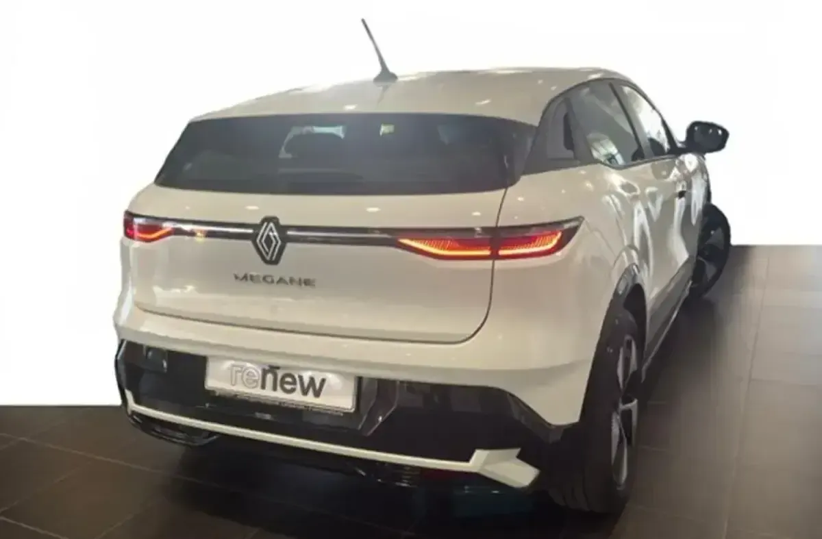 Begagnad Renault Mégane Equilibre 160 kW (218 HK) 2022 Vit Sedan