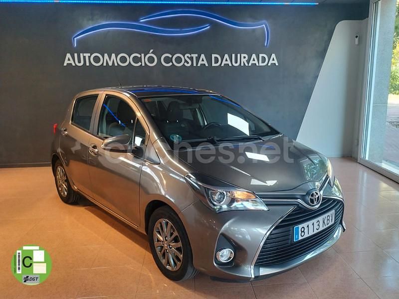 Gris / plata Usado 2017 Toyota Yaris Active Berlina | 12.700 € (Caro) - Imagen 1/4