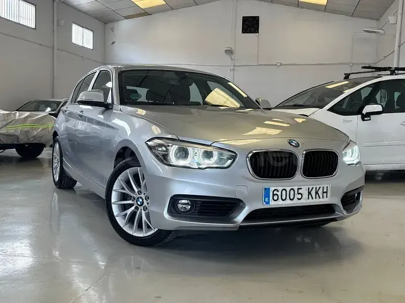 Usado BMW 118 150 CV (110 kW) 2019 Gris / plata Utilitario