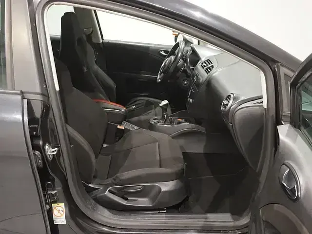 Usado Seat Leon FR 170 CV (125 kW) 2008 Negro Utilitario