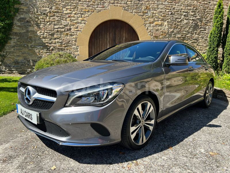 Gris / plata Usado 2018 Mercedes CLA180 Berlina | 21.900 € (Precio justo) - Imagen 1/4