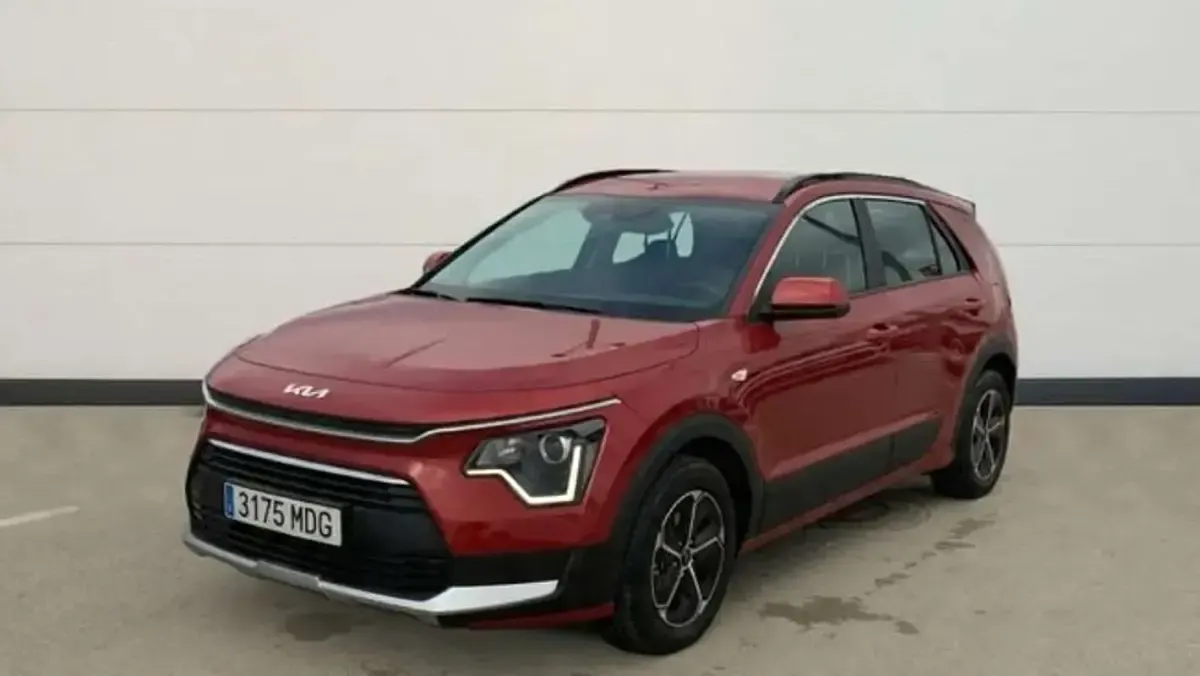 Usado Kia Niro 141 CV (103 kW) 2023 Rojo SUV