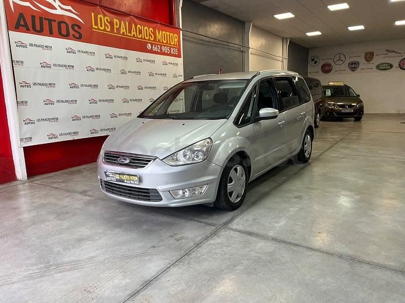 Usado Ford Galaxy Trend 140 CV (102 kW) 2013 Gris / plata Monovolumen
