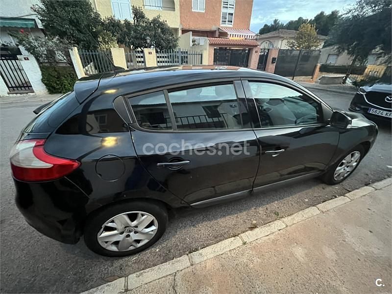 Usado Renault Mégane 90 CV (66 kW) 2011 Negro Berlina
