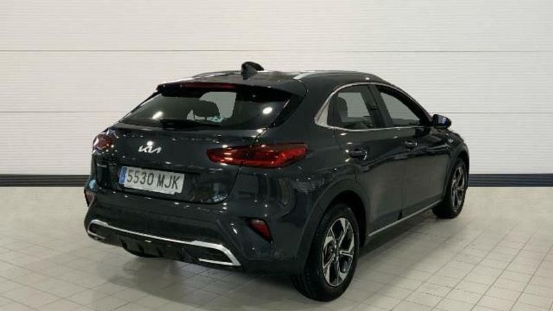 Usado Kia XCeed 120 CV (88 kW) 2023 Gris SUV
