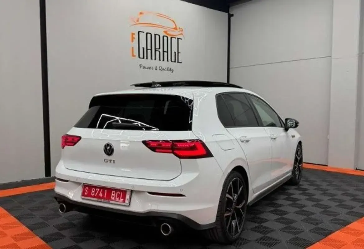 Usado VW Golf VIII GTI 245 CV (180 kW) 2023 Blanco Utilitario