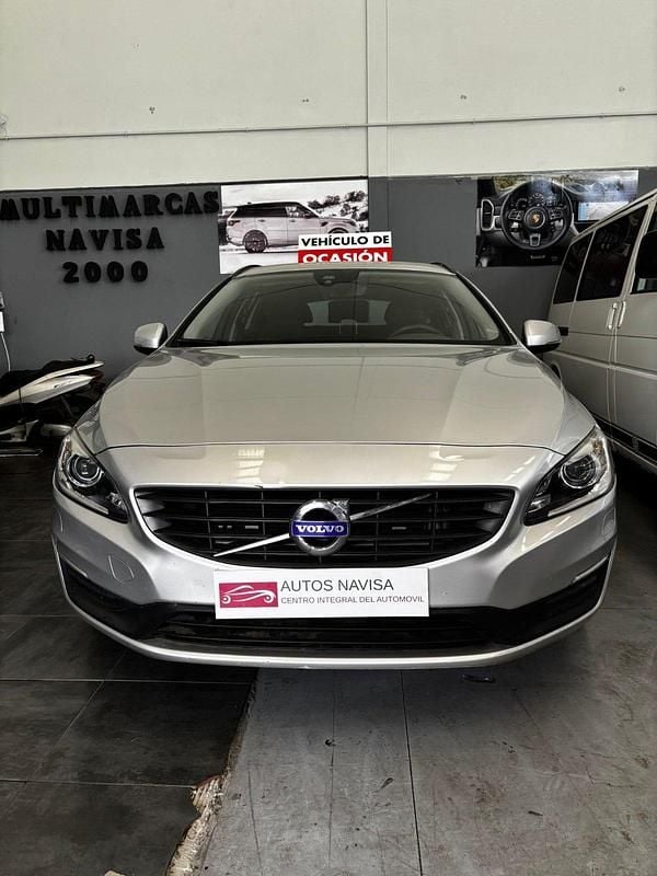 Usado Volvo V60 120 CV (88 kW) 2018 Plata Familiar