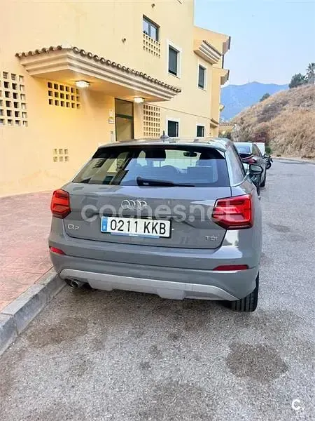 Usado Audi Q2 Sport 116 CV (85 kW) 2018 Gris / plata SUV