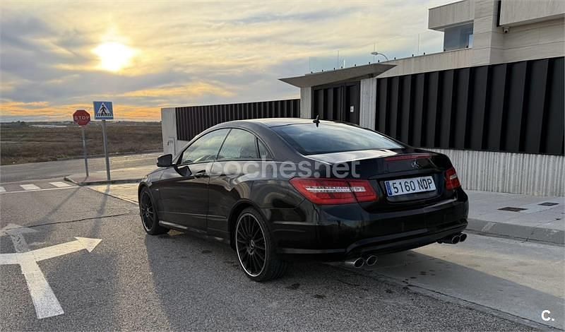 Usado Mercedes E220 Elegance 170 CV (125 kW) 2011 Negro Coupe