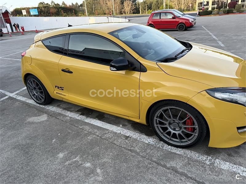 Usado Renault Mégane 250 CV (183 kW) 2011 Amarillo Berlina