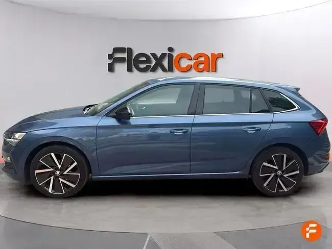 Usado Skoda Scala Sport 110 CV (80 kW) 2022 Azul Utilitario