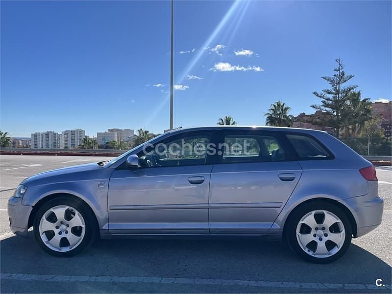 Usado Audi A3 Attraction 140 CV (102 kW) 2005 Azul Utilitario