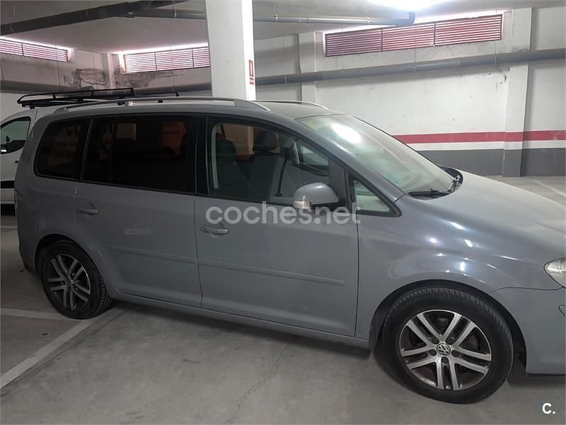 Usado VW Touran 140 CV (102 kW) 2007 Gris / plata Monovolumen