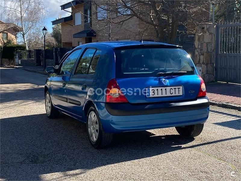 Usado Renault Clio II 75 CV (55 kW) 2004 Azul Berlina