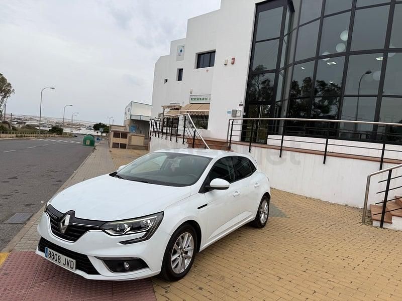 Usado Renault Mégane IV Business 110 HP (80 kW) 2017 Branco Sedan