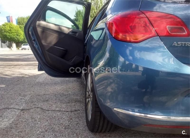 Usado Opel Astra Business 110 CV (80 kW) 2014 Azul Berlina