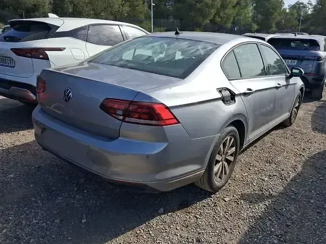 Usado VW Passat Business 122 CV (89 kW) 2021 Plateado Berlina