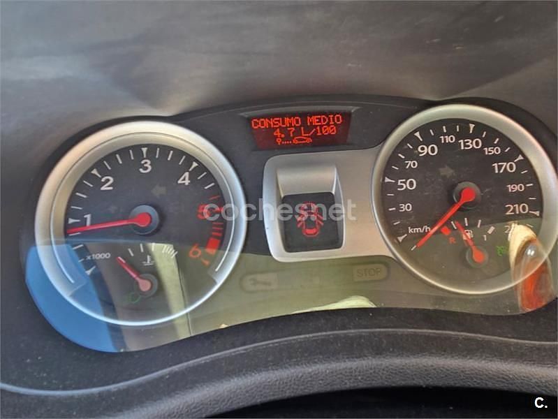 Usado Renault Clio II Authentique 70 CV (51 kW) 2010 Blanco Berlina