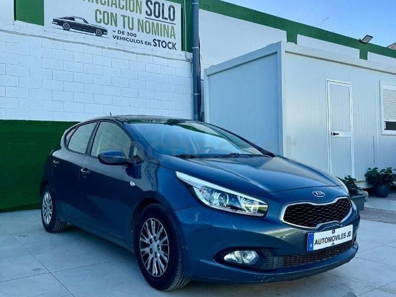 Usado Kia Ceed GT 90 HP (66 kW) 2016 Azul Sedan