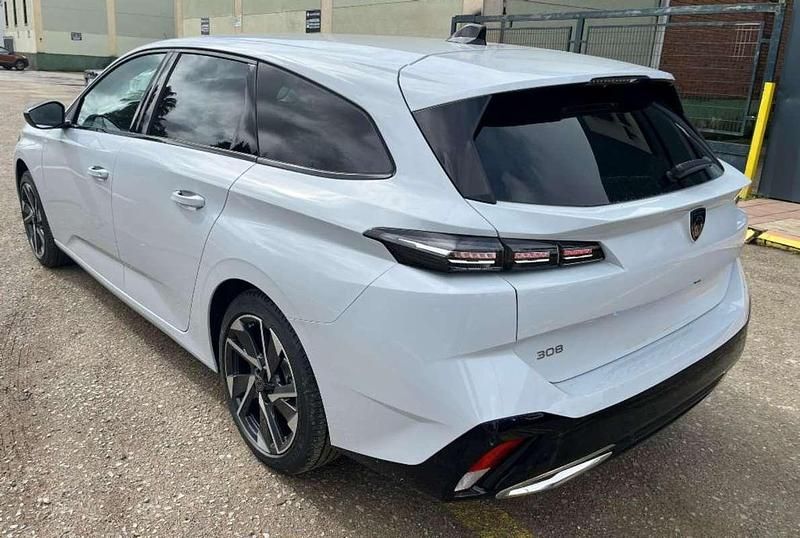Usado Peugeot 308 SW Allure 136 CV (100 kW) 2024 Blanco Familiar