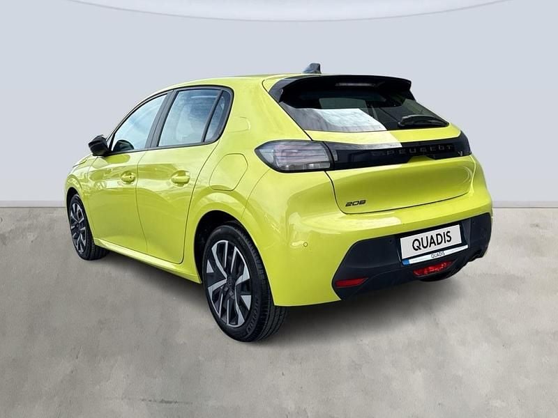 Usado Peugeot 208 Active 101 CV (74 kW) 2024 Amarillo Utilitario