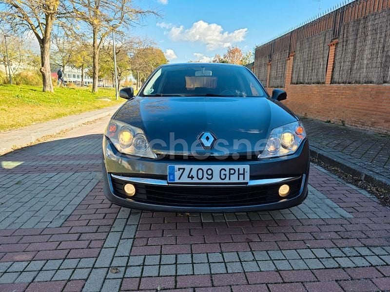 Gris / plata Usado 2010 Renault Laguna III Authentique Berlina | 2995 € (Super precio) - Imagen 1/4
