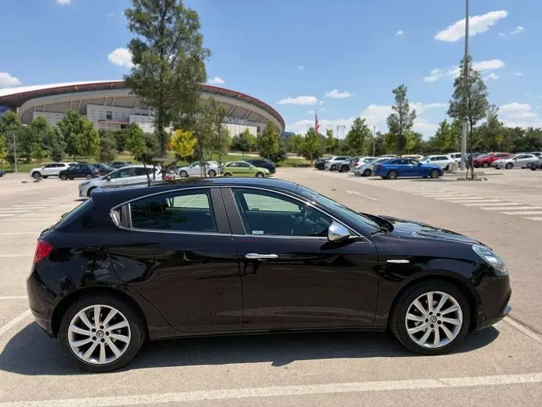 Usado Alfa Romeo Giulietta Super 120 CV (88 kW) 2017 Negro Utilitario